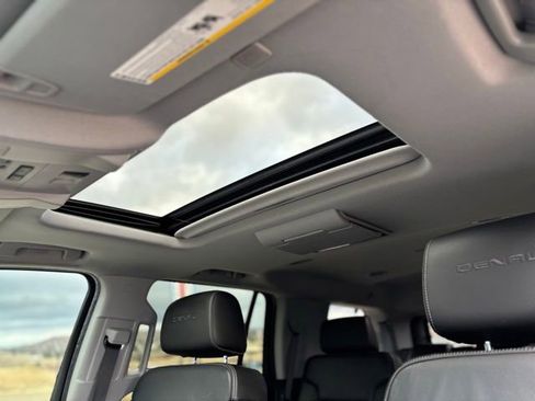 Used 2018 GMC Yukon Denali w/ Denali Ultimate Package image 31