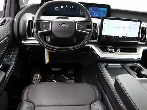 New 2025 Ford Expedition Platinum w/ Driver's Package image 15