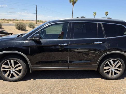 Used 2017 Honda Pilot Touring image 2