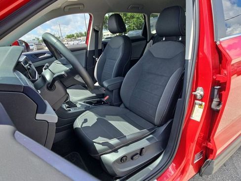 Certified 2022 Volkswagen Taos SE w/ IQ.Drive SE Package FWD image 9