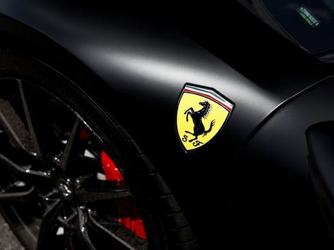 Used 2022 Ferrari SF90 Spider image 37