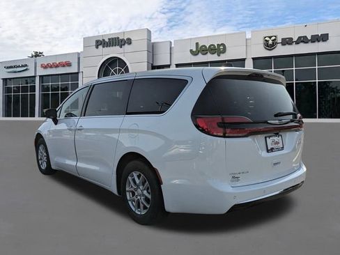 New 2026 Chrysler Pacifica Select FWD image 6