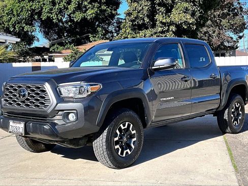 Used 2022 Toyota Tacoma TRD Off-Road image 2