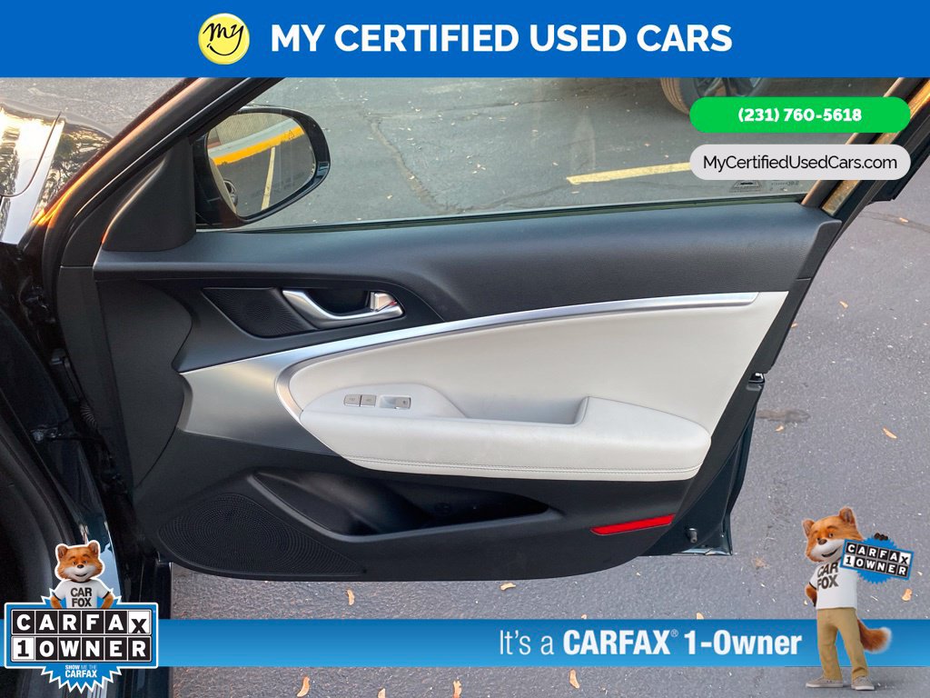 Used 2025 Genesis G70 2.5T RWD image 18