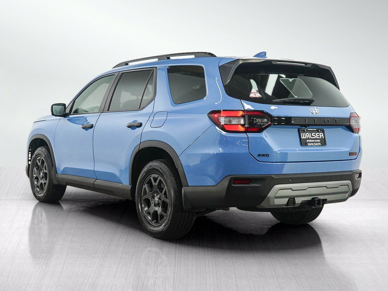 Used 2025 Honda Pilot TrailSport image 3