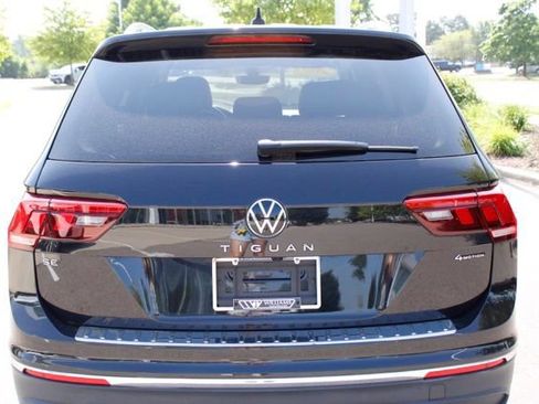 Used 2023 Volkswagen Tiguan SE AWD/4WD image 4