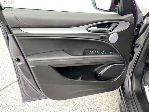 Used 2022 Alfa Romeo Stelvio Veloce AWD/4WD image 11