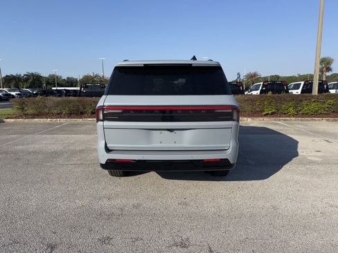 Used 2025 Lincoln Navigator Reserve w/ Jet Appearance Package image 6