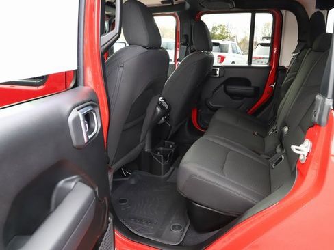 Used 2023 Jeep Gladiator Willys image 17