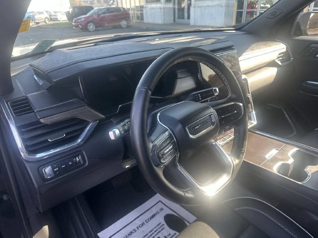 Used 2024 GMC Acadia Denali AWD/4WD image 10