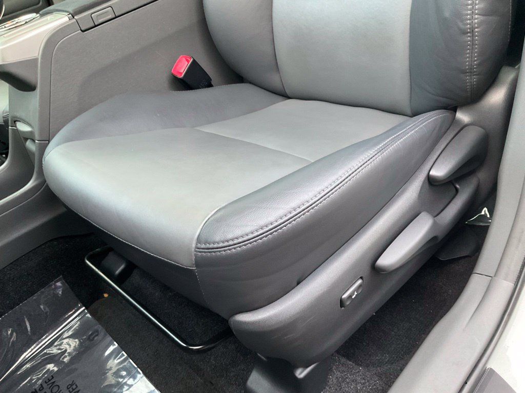 Used 2012 Toyota Prius V Five FWD image 17