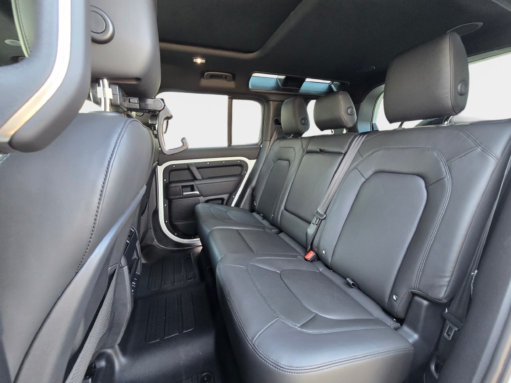 New 2026 Land Rover Defender 110 X-Dynamic SE AWD/4WD image 14