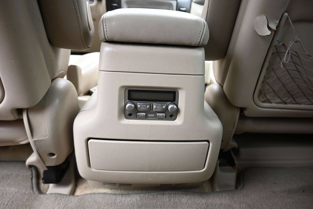 Used 2004 Toyota Land Cruiser AWD/4WD image 32