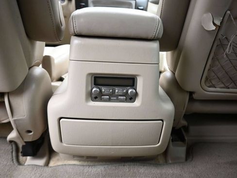 Used 2004 Toyota Land Cruiser AWD/4WD image 32