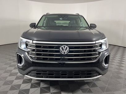 Used 2024 Volkswagen Atlas SE w/ Black Wheel Package