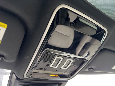 Used 2021 Land Rover Range Rover Velar R-Dynamic S image 69