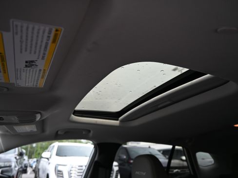 Used 2025 Chevrolet Trax ACTIV w/ Sunroof Package FWD image 28