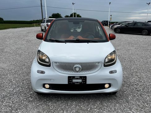 Used 2016 smart fortwo passion RWD image 8