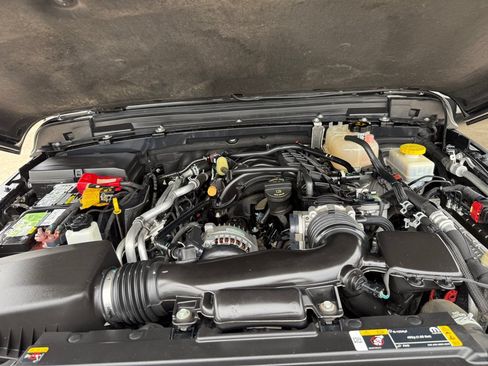 Used 2022 Jeep Wrangler Sport AWD/4WD image 35