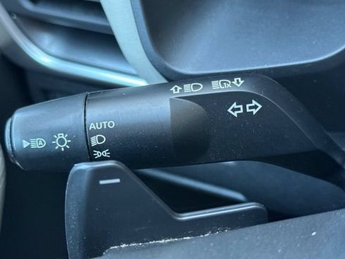 Used 2024 Nissan Rogue SV FWD image 38