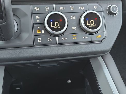New 2025 Land Rover Defender 110 V8 image 23