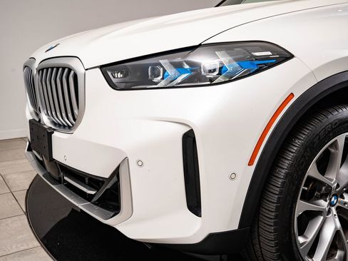 Used 2024 BMW X5 xDrive40i w/ Premium Package AWD/4WD image 3