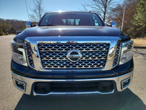 Used 2019 Nissan Titan SL w/ Chrome Package image 22