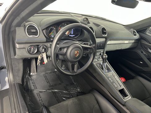 Certified 2025 Porsche 718 Cayman GT4 RS RWD image 4