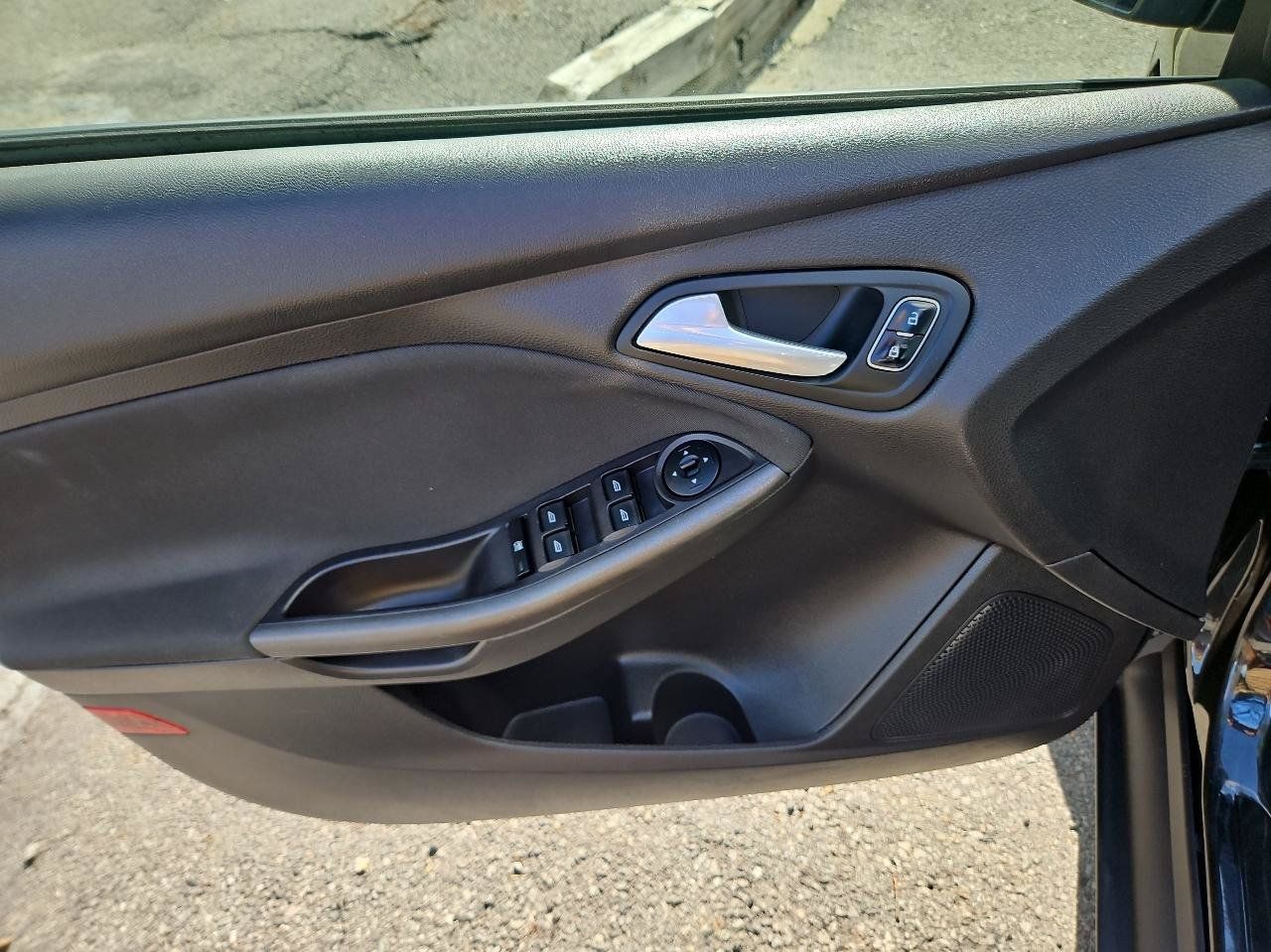 Used 2015 Ford Focus SE w/ Equipment Group 201A FWD image 14