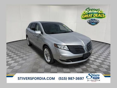 Used 2019 Lincoln MKT AWD image 1