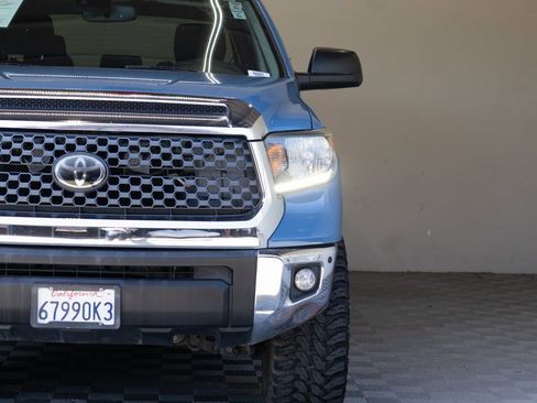 Used 2019 Toyota Tundra SR5 w/ SR5 Convenience Package image 5