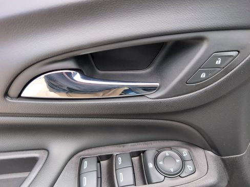 Used 2019 Chevrolet Equinox LT image 16