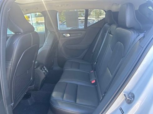 Certified 2025 Volvo XC40 B5 Plus AWD/4WD image 17