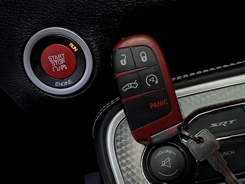 Used 2016 Dodge Challenger SRT Hellcat image 27