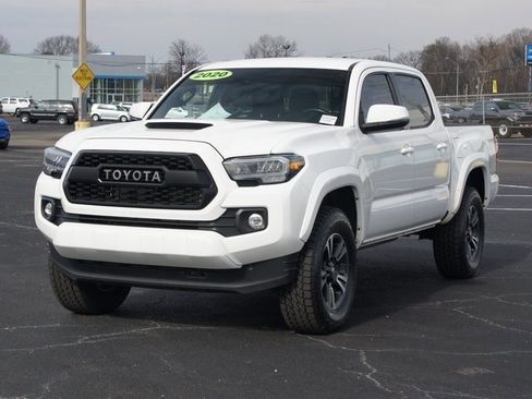 Used 2020 Toyota Tacoma TRD Sport w/ Technology Package image 2