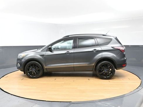 Used 2017 Ford Escape SE w/ Equipment Group 201A FWD image 9