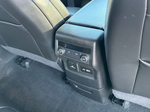 Certified 2023 GMC Acadia SLT FWD image 17