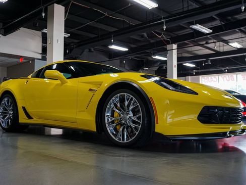 Used 2017 Chevrolet Corvette Z06 RWD image 2