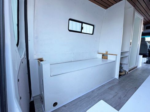 Used 2021 Mercedes-Benz Sprinter 2500 w/ Premium Plus Package image 48