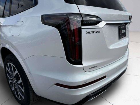 Used 2024 Cadillac XT6 Sport w/ Technology Package AWD/4WD image 17