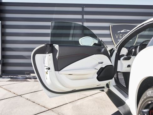 Used 2022 Ferrari Roma Base image 30