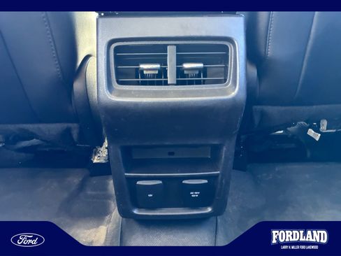 Used 2017 Ford Edge Titanium w/ Technology Package AWD/4WD image 31