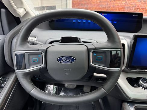 Certified 2025 Ford Expedition Active AWD/4WD image 14
