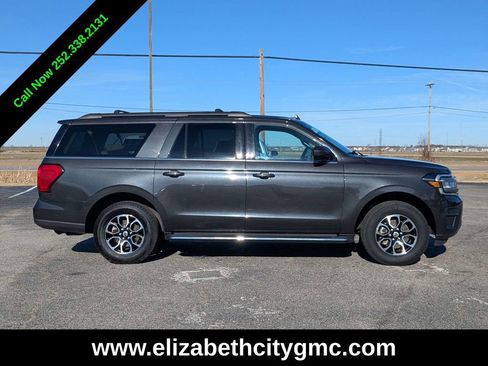 Used 2023 Ford Expedition Max XLT image 2