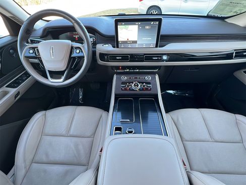 Used 2023 Lincoln Aviator Reserve w/ Equipment Group 201A image 10