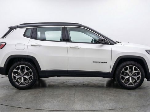 Used 2025 Jeep Compass Limited AWD/4WD image 11