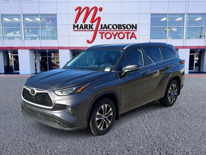 Used 2023 Toyota Highlander XLE