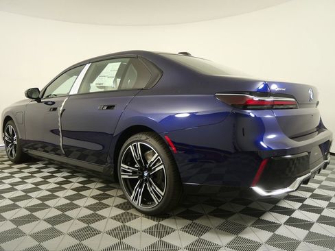 Used 2026 BMW 750e xDrive w/ Executive Package image 5