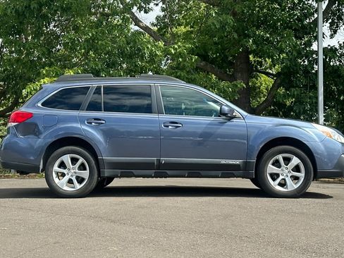Used 2013 Subaru Outback 2.5i Limited w/ Moonroof Pkg AWD/4WD image 8