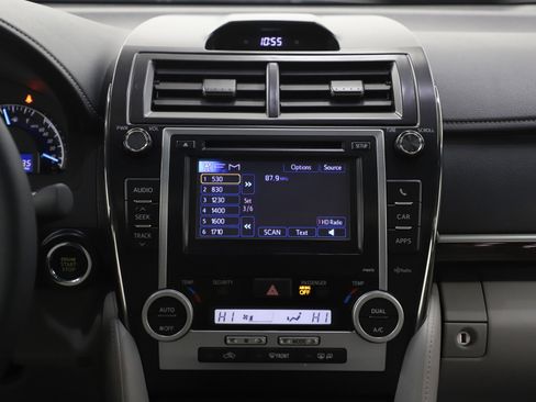 Used 2014 Toyota Camry XLE image 15